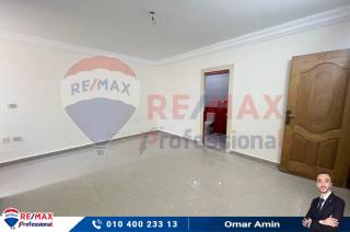 شقة للبيع 155 متر كامب شيزار ش بورسعيد مباشرة