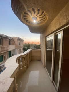 شقه للبيع بالإبراهيميه مساحتها 155م