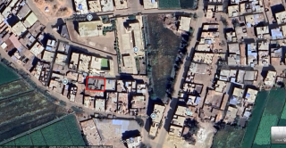 منزل من دورين مكون من خمس شقق قريب من طريق المحله