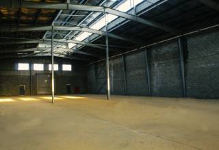 مصنع للبيع 300 متر فى مدينة بدر دورين خرسانات كهرباء 50 ك