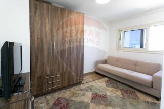 شقة للبيع 300 متر سابا باشا خطوات من البحر