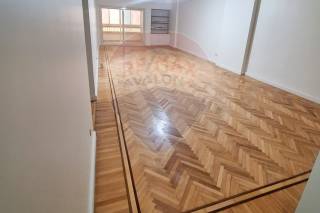 شقة للإيجار 200 متر رشدي علي الترام مباشرة