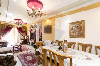 شقة للبيع 145 متر محرم بك بجوار مدرسة العباسية