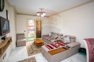 شقه للبيع 95 متر سيدي بشر السرايا خطوات من البحر