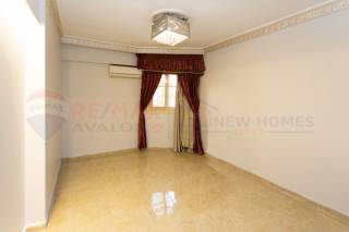 شقة للبيع 160 متر سموحة ش البرت الاول