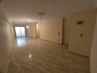 شقة للبيع 130 متر ب سيدي بشر شارع مصطفي كامل