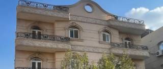 570م فيلا للبيع بأرقي احياء التجمع الخامس علي شقتين