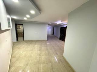 دور ارضي بحديقة بالزمالك 01002333702