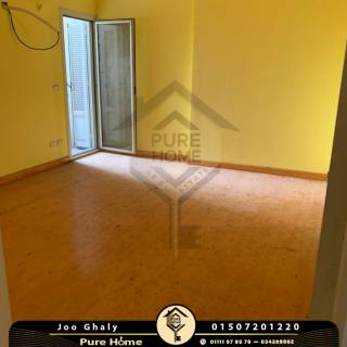 شقة مفروشة 150 متر الازاريطة ش سوتر وخطوات للبحر