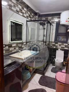 شقة للبيع 90م المعمورة الشاطئ السعر 3000000