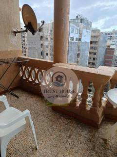 شقة لقطة للبيع فيو بحر رائع بجوار السرايا