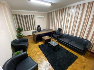 مكتب مفروش للايجار في الدقي 4غرف 230م