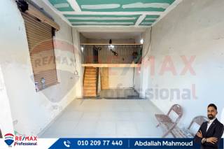 محل للايجار 30 متر الشاطبي علي الترام مباشرة