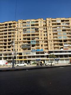 شقه للبيع بسعر لقطه في شارع المصنع امام نابولي