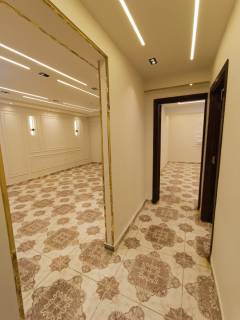 شقة للايجار 200 متر سابا باشا خطوات من البحر