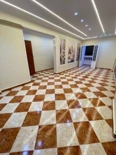 شقة للايجار 200 متر سابا باشا خطوات من البحر