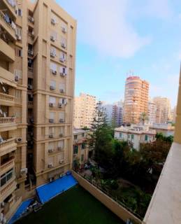 شقه للبيع بمنطقة العوايد ش الرحمة خورشيد