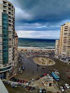 شقة للايجار 200 متر سابا باشا خطوات من البحر