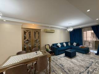 شقة للايجار 290 متر سموحة شارع ادمون فريمون