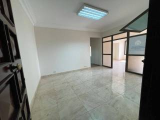 مقر اداري بتفرعات مصدق 160 متر واجهه علي الشارع مكيف