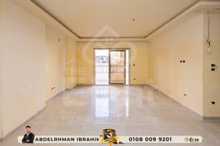 شقة للبيع 200 متر رشدي على الترام مباشرة