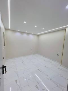 شقه للبيع البوابه الاولى مليون 550