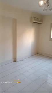 شقه بشارع ايران للبيع