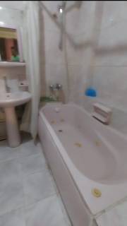 شقة للبيع امام مترو الجيزة مساحة 120 متر