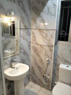 شقه للايجار في الدقي تصلح سكن او مكتب غرفتين وحمام