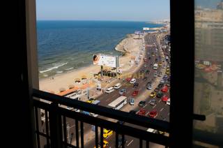 شقه للايجار 220م الشاطبى على البحر مباشرة