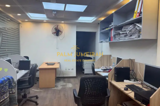 مقر بمدخل خاص في أرقى شوارع لوران