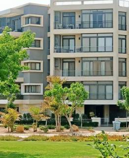 اشترى و اسكن فى شقه مساحه 128 متر بكمبوند تاج