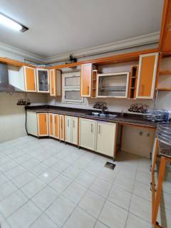 شقـــــــــــــة لقـــــــــــــطة بطلات مفتوحة