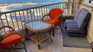 شقه مفروشه للإيجار مصطفى كامل صف أول بحر 130م