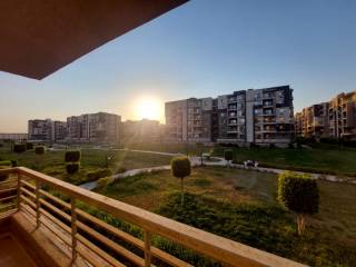 شقه للبيع بكمبوند الخمايل بالشيخ زايد