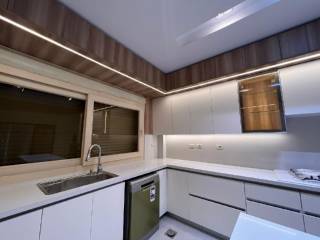 فيلا سكنية بموقع مميز بشارع التسعين 2دوبلكس و6 شقق