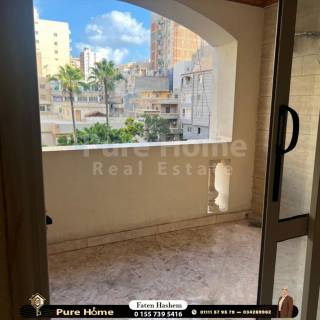 شقه 220م للبيع بفلمنج