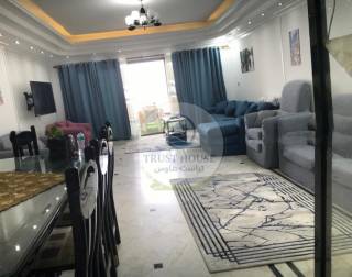 شقة للبيع فيو بحر مباشر بجوار السرايا وفند