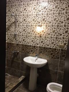 مكتب 200م للايجار ببرج حديث في المهندسين بالقرب من