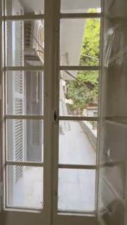 مكتب 7 غرف 400م ارضي بمدخل خاص بحديقه وجراج للايجا