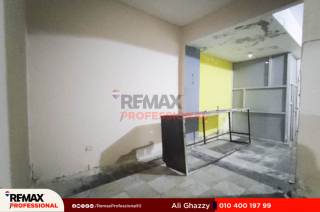 محل للايجار85 متر سيدي بشر بحري ثاني نمره من البحر