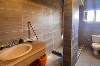 فبلا بحمام سباحة خاص للايجار بفرية الشروق