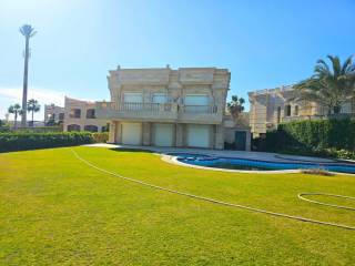 فيلا عالبحر مباشر للبيع بمارينا