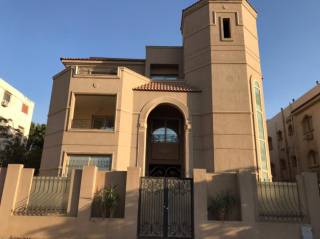 فيلا للبيع بالتجمع الخامس