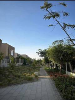 للبيع شقه مميزة بكمبوند زايد ريجينسى امام النادى ا