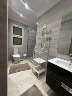 شقه للايجارللسكن فقط مكيفه بميدان فينى بالدقى