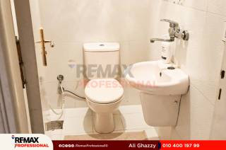 شقـــــــــــــة لقـــــــــــــطة بطلات مفتوحة