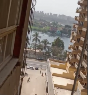 شقه قريبه من البوابه ف منطقه أ