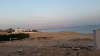 ارض 225م مسجلة في مطروح فيو بحر