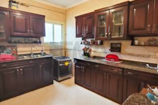 شقة للبيع 275 متر زيزينيا خطوات من البحر